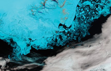 Suomi-NPP VIIRS 375m resolution false colour image showing icebergs, sea smoke and brackish ice off southern Greenland